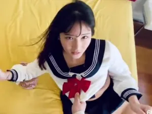 水手服的女孩张开腿・让你插入屁股让你射・MISSCAT